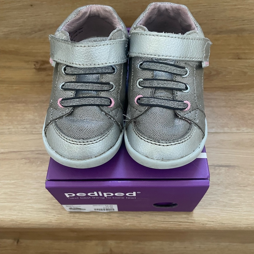 Pediped Dani silver shimmer sneakers size 6.